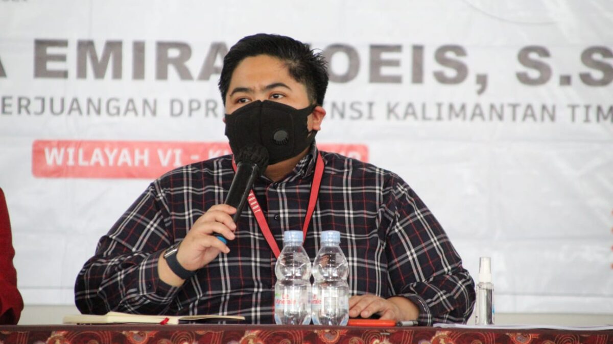 Anggota DPRD Kaltim Ananda Emira Moeis saat menggelar sosper ke-7 di Sangata, Kutim. Sosper ini membahas tentang Perda Wajib Pajak. (Ist)