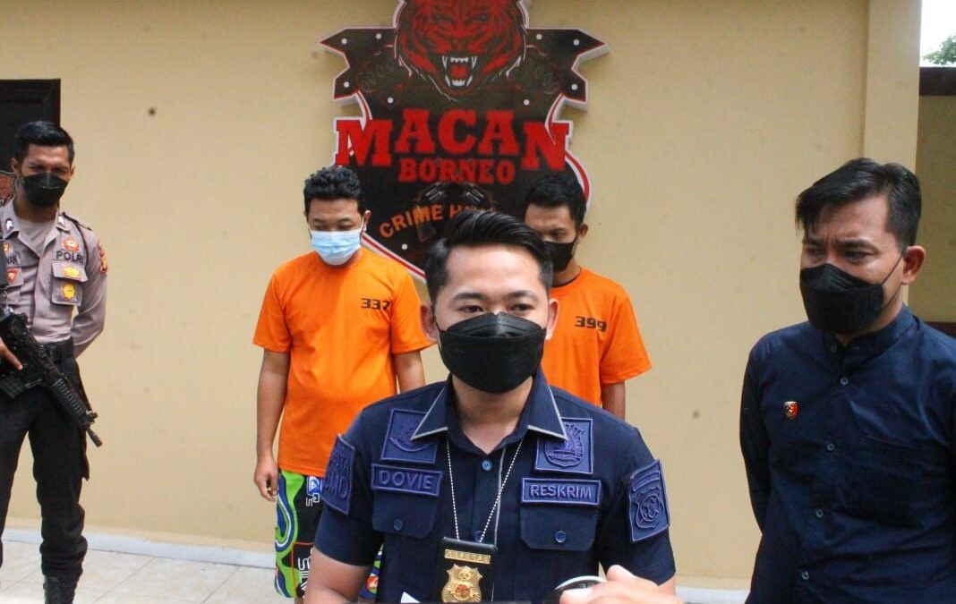Kanit Jatanras Satreskrim Polresta Samarinda IPDA Dovie Eudy mengungkap kasus dua pemuda nekat mencuri motor juragannya untuk modal membuat uang palsu. (Klausa.co)