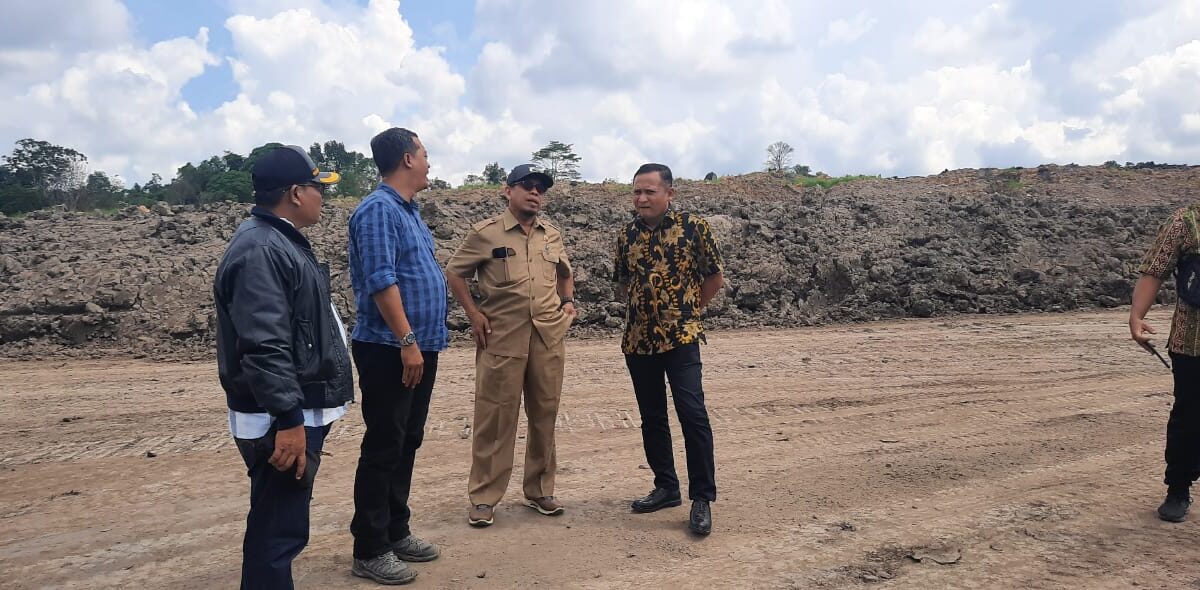 Komisi III DPRD Kota Samarinda kembali melanjutkan tinjauan ke lokasi konsesi pertambangan. Kali ini mereka menyambangi konsesi milik PT PT Tiara Bara Borneo di Kecamatan Samarinda Utara. (Klausa.co)