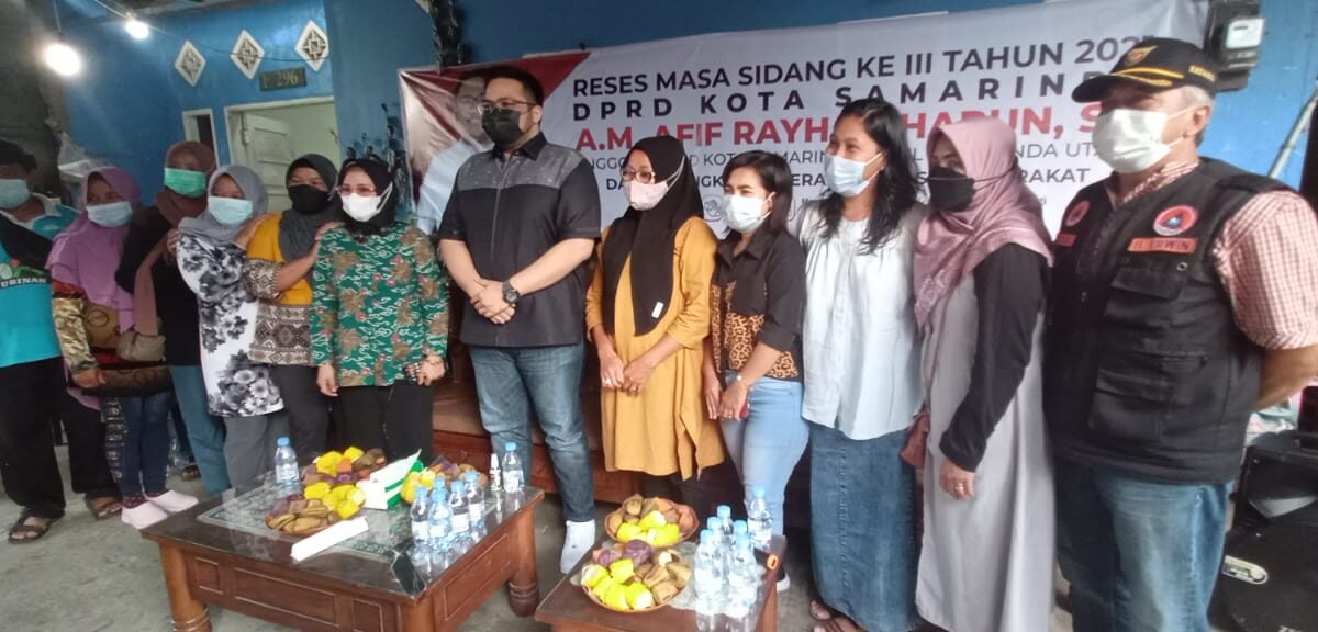 Anggota Komisi I DPRD Kota Samarinda Andi Muhammad Afif Rayhan Harun saat menggelar reses di Kecamatan Samarinda Utara dan Sungai Pinang. Saat menyerap aspirasi, politisi muda dari Partai Gerindra ini mendapatkan keluhan banjir hingga air bersih. (Klausa.co)