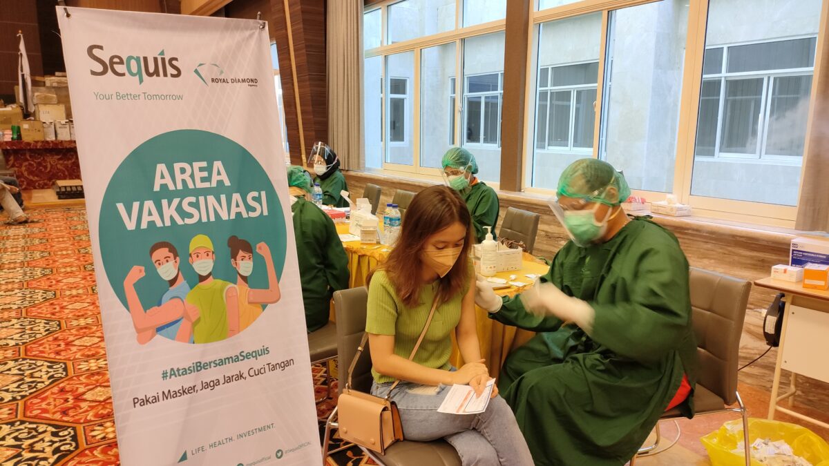 PT Asuransi Jiwa Sequis Life (Sequis) mengadakan kegiatan vaksinasi covid-19 sebanyak 1.000 dosis untuk nasabah, tenaga pemasar, dan karyawan juga mitra bisnis serta masyarakat umum di Samarinda. (Sequis)