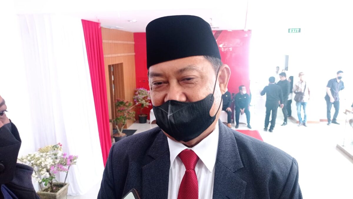 Zairin Zain ikut mencalonkan diri di Pemilihan Ketua KONI Kaltim. Hal itu ia sampaikan saat diwawancarai awak media usai hadiri rapat paripurna istimewa HUT Kota Samarinda ke-354 dan HUT Pemkot Samarinda ke-62 di Gedung DPRD Kota Samarinda, Senin (24/1/2022). (Foto : Klausa.co)