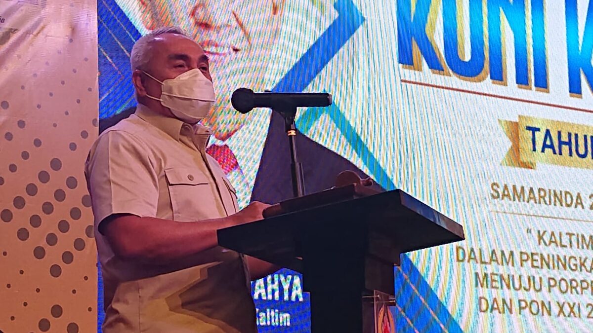 Gubernur Kaltim Isran Noor Saat memberikan sambutannya dalam Rakerprov KONI Kaltim di Hotel Aston Samarinda. (Foto : Klausa.co)