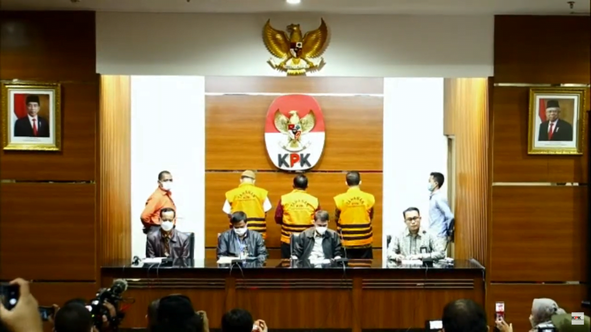 Suasana Konfrensi Pers KPK, di Gedung Merah Putih, terkait OTT di PN Surabaya, Kamis (20/1) malam.