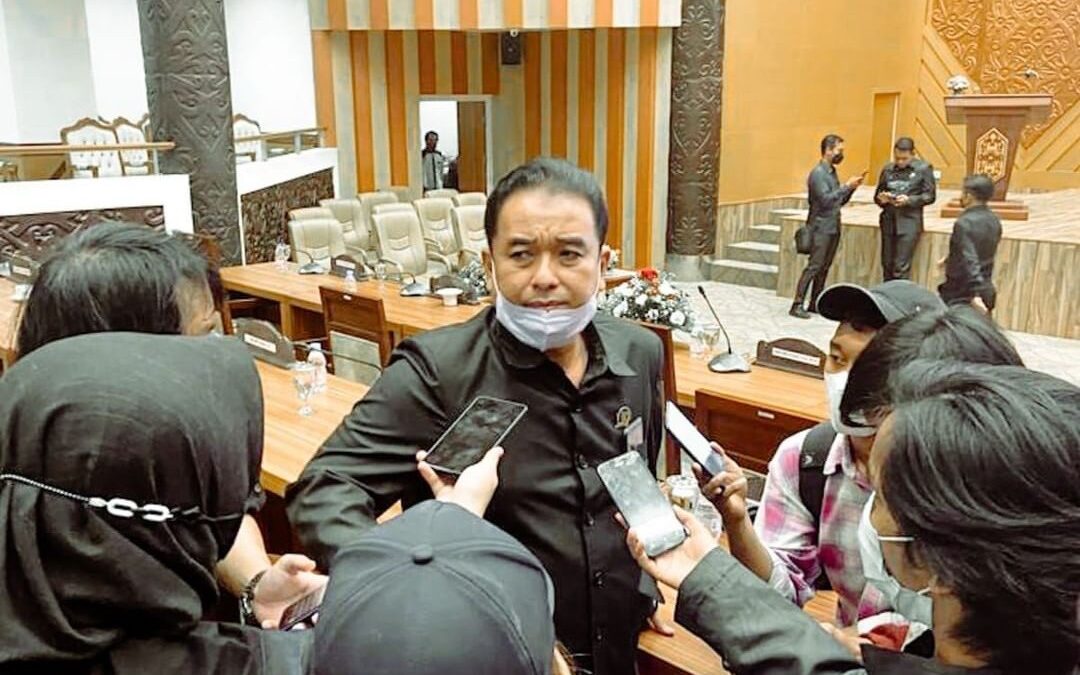 Anggota Komisi II DPRD Kota Samarinda Abdul Rofik saat diwawancarai awak media. (Foto : Istimewa)