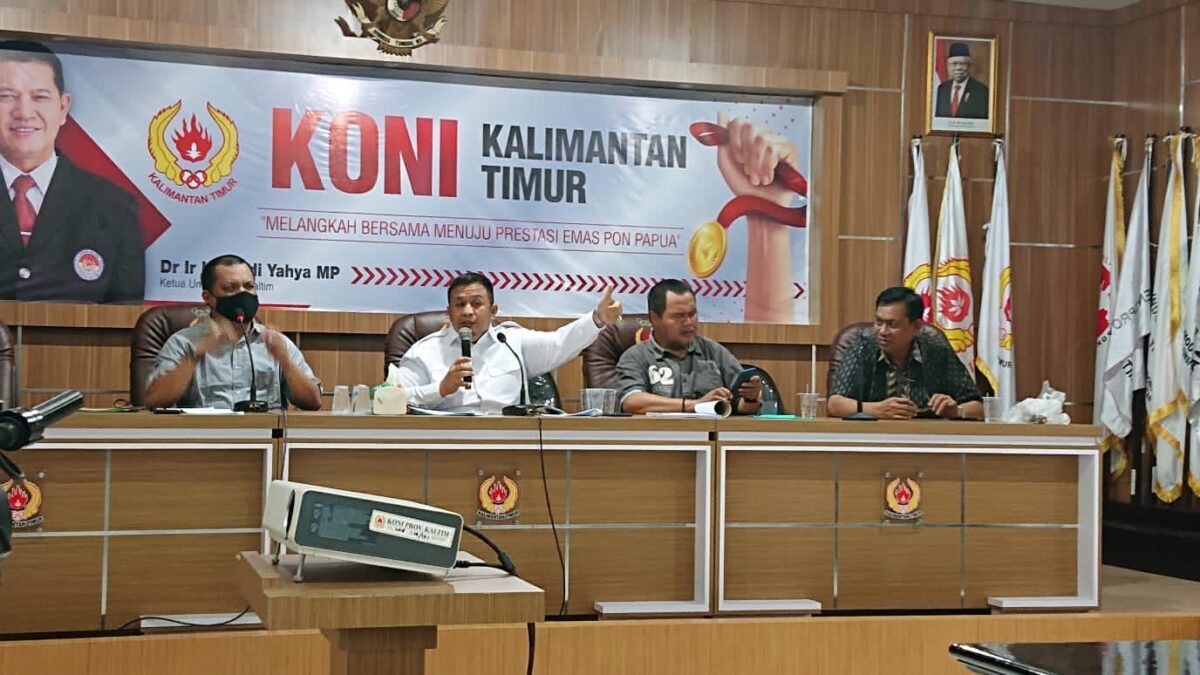 Pengurus KONI Kaltim saat menggelar konferensi pers pada Senin (31/1/2022). (Foto : Klausa.co)
