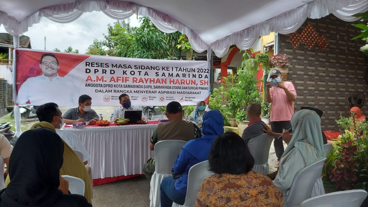 Anggota Komisi I DPRD Samarinda Andi Muhammad Afif Rayhan Harun saat menggelar reses di dapilnya, Sabtu (12/2/2022). (Foto : Klausa.co)