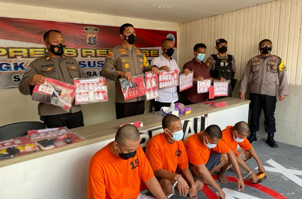 Kapolres Berau AKBP Anggoro Wicaksono saat memimpin pers rilis hasil ungkapan kasus peredaran sabu-sabu seberat 345,54 gram. (Foto : Polres Berau)