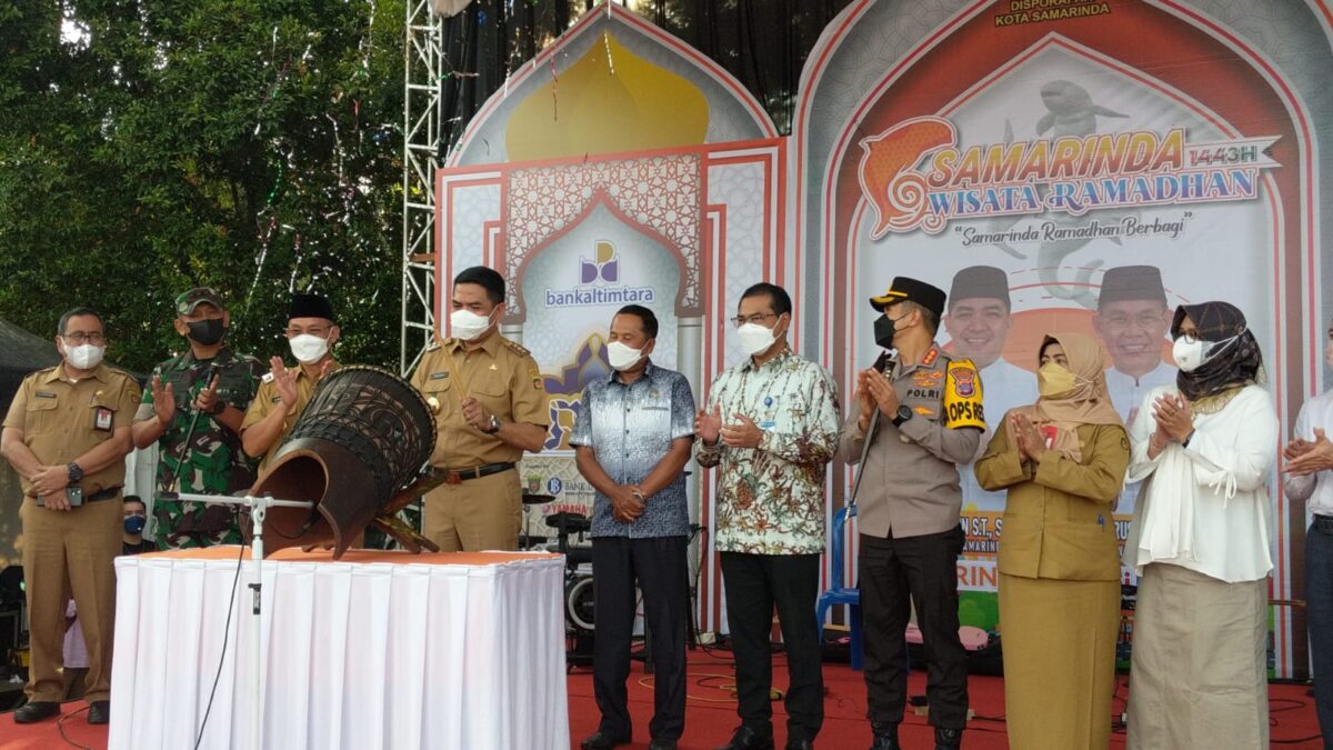 Peresmian Pasar Ramadan 2022 secara simbolis oleh Wali Kota Samarinda Andi Harun. (Foto : Klausa.co)