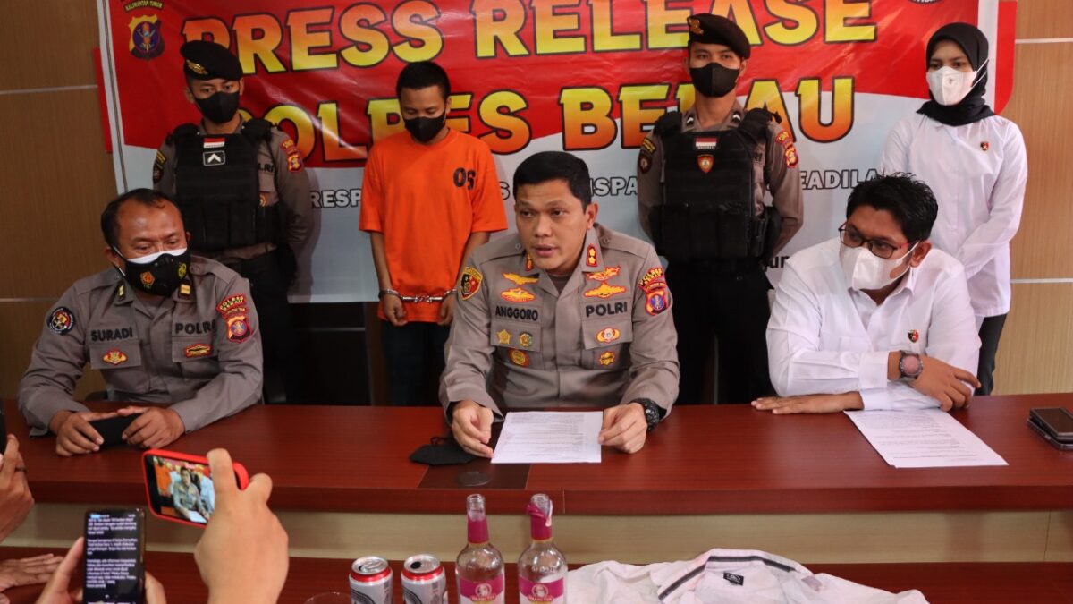 Polres Berau beberkan pengungkapan kasus pemerkosaan yang dialami gadis 22 tahun seusai dicekoki miras sampai tak sadarkan diri. (Foto : Humas Polres Berau)