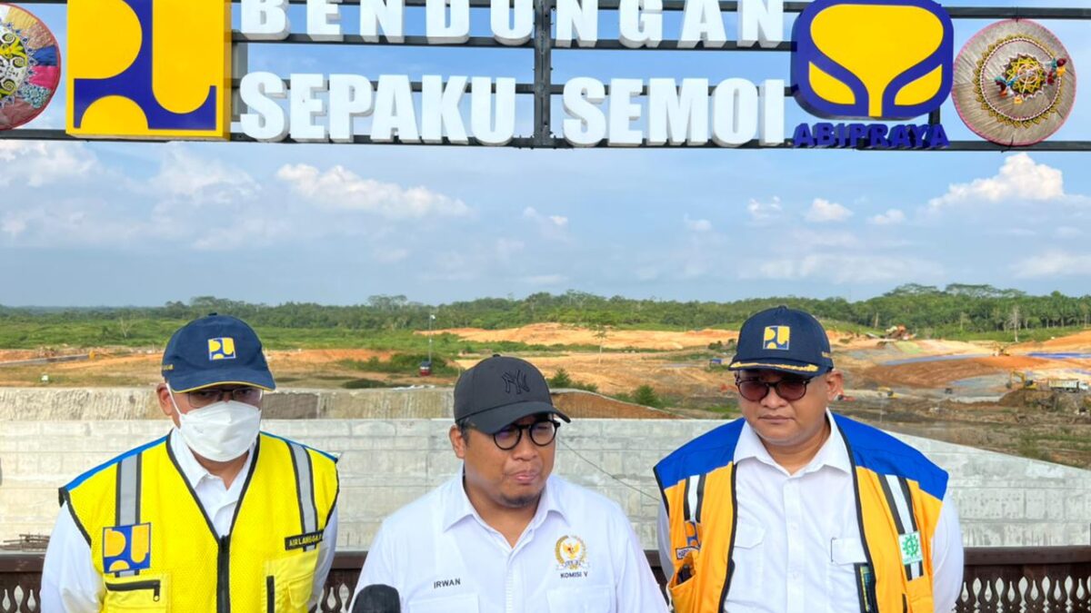 Anggota Komisi V DPR RI Fraksi Demokrat, Irwan saat tengah kunjungan kerja ke lokasi proyek IKN Nusantara. (Foto : Istimewa)
