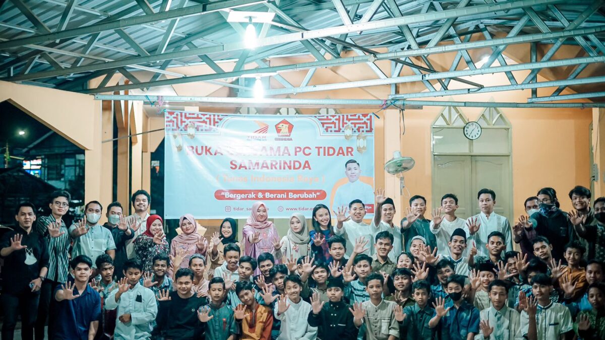 Suasana selepas Bukber Puasa PC TIDAR Samarinda bersama anak yatim piatu di Panti Asuhan Ruhamma Samarinda. (Foto : Istimewa)