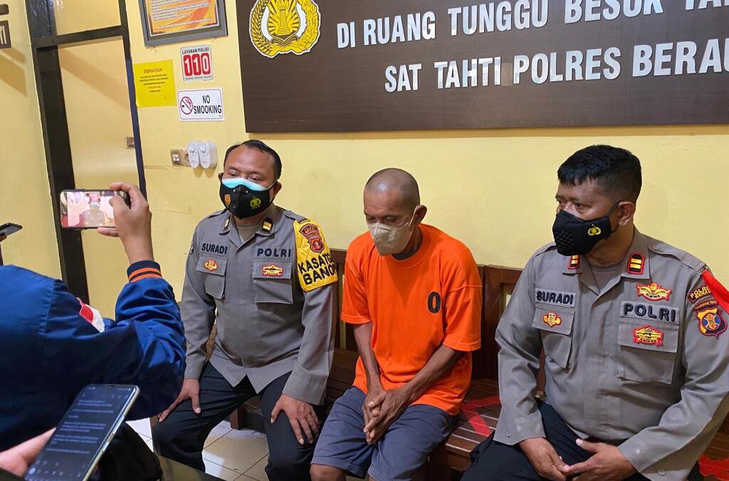 HR saat diamankan Polres Berau, Kalimantan Timur usai mencabuli anak tirinya yang masih berusia 14 tahun. (Foto : Polres Berau)
