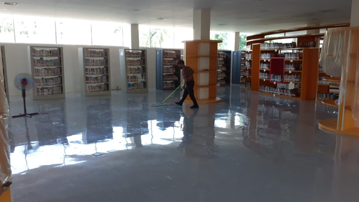 Pelafon Gedung Perpustakaan Kota Samarinda sudah diperbaiki pihak kontraktor. (Foto : Istimewa)