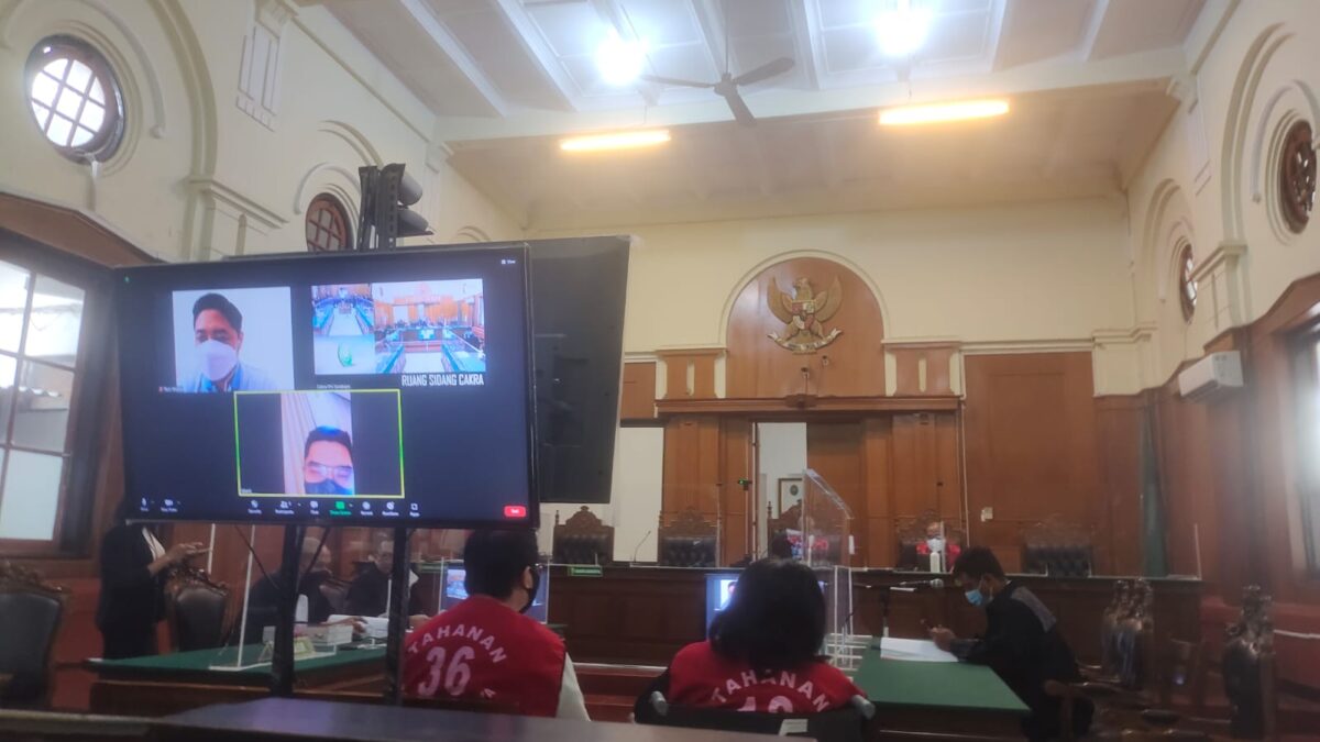 Suasana persidangan Lim Victory Halim di ruang Cakra Pengadilan Negeri Surabaya, Selasa (5/4).
