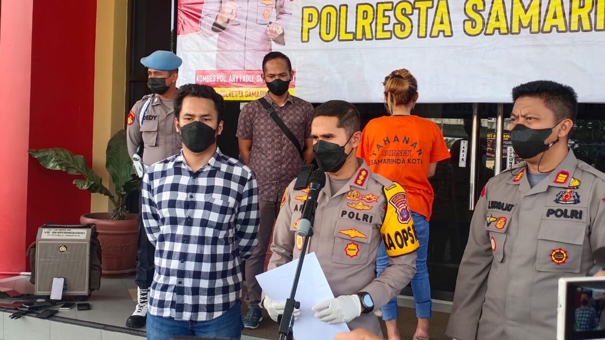 Polresta Samarinda beberkan pengungkapan kasus penipuan yang dilakukan perempuan muda bernama Puji Setianingsih di belasan toko perhiasan di Kota Tepian. (Foto : Istimewa)
