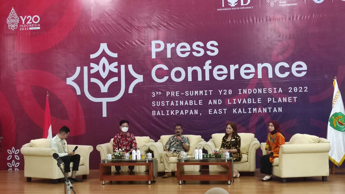 Suasana Konferensi Pers di Aula Kantor Dispora Kaltim Gor Kadrie Oening (Foto : APR/Klausa.co)