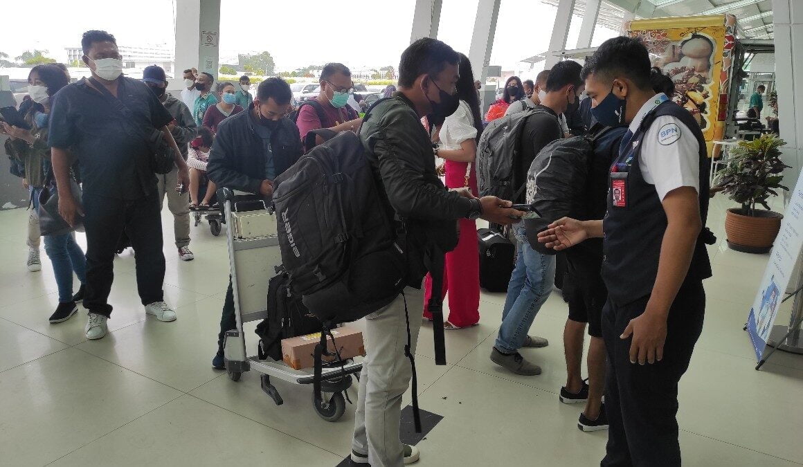 Penumpang Bandara SAMS Sepinggan saat mudik lebaran. (Foto : Istimewa)