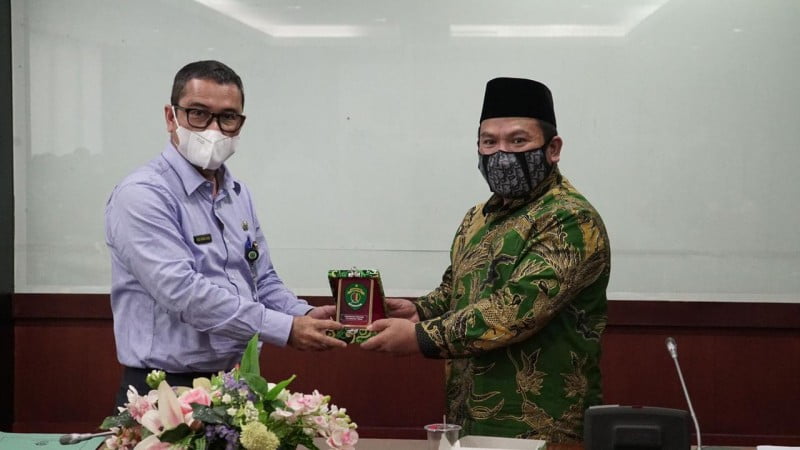 Penjabat Sekda Kaltim Riza Indra Riadi saat menerima kunjungan kerja Komisi III DPR RI. (Istimewa/FB Pemprov Kaltim)