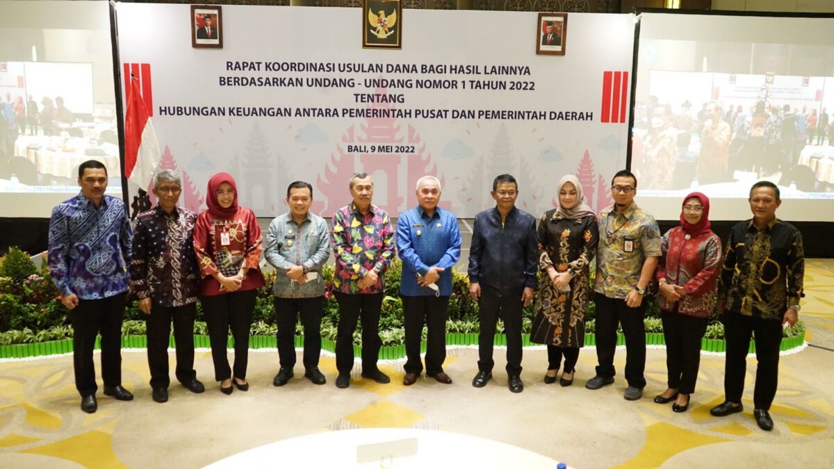 Gubernur Isran Noor (batik biru) saat menghadiri Rakernas APPSI 2022 di Bali (Humas Pemprov Kaltim)