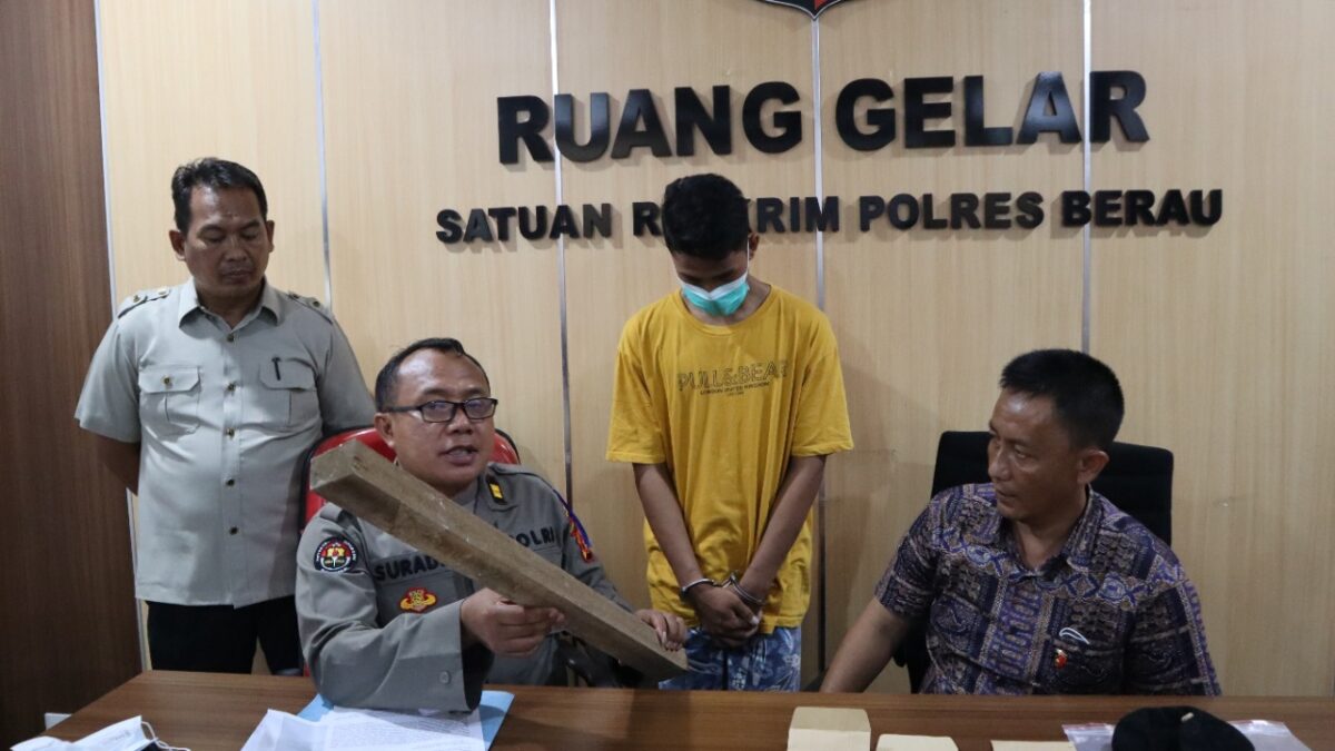 Polres Berau membeberkan hasil pengungkapan kasus pencurian yang dilakukan seorang residivis bernama Pajiri yang telah mencuri dan membobol di sebanyak 16 rumah warga. (Foto : Humas Polres Berau)