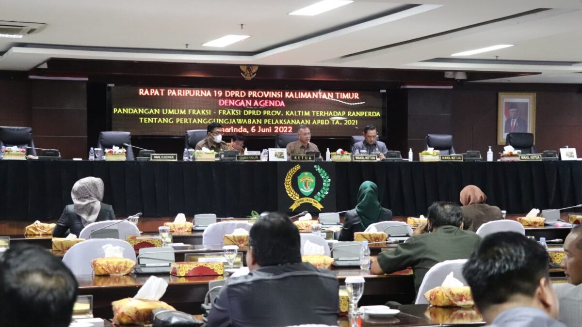 Suasana Rapat Paripurna ke-19 Masa Sidang II Tahun 2022 di Gedung D Komplek DPRD Kaltim jalan Teuku Umar, Senin (6/6/2022).