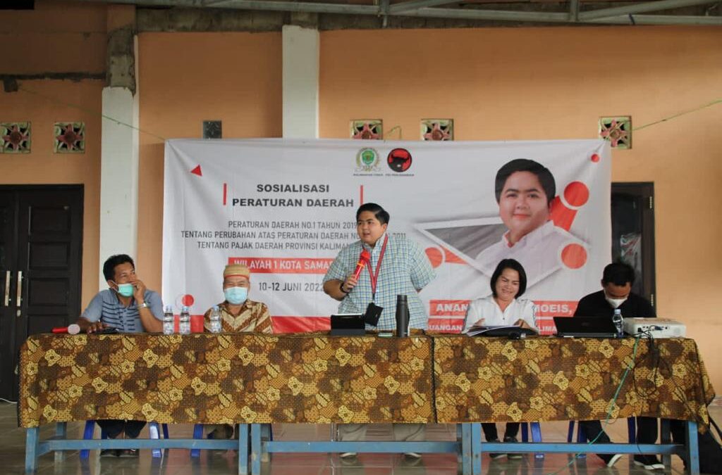Anggota Komisi IV DPRD Kaltim Ananda Emira Moeis saat memaparkan materi Perda Pajak Daerah di Kecamatan Sungai Kunjang (Ist)