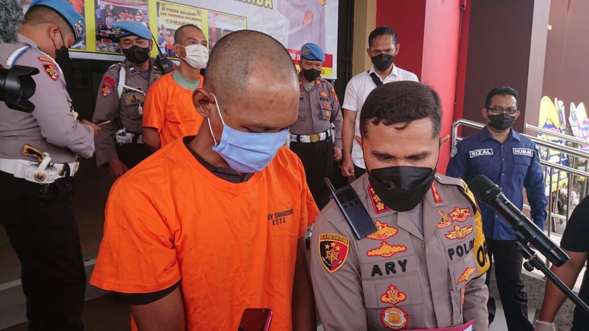 FA saat dihadirkan dalam konferensi pers di Halaman Polresta Samarinda, Senin (25/7/2022).