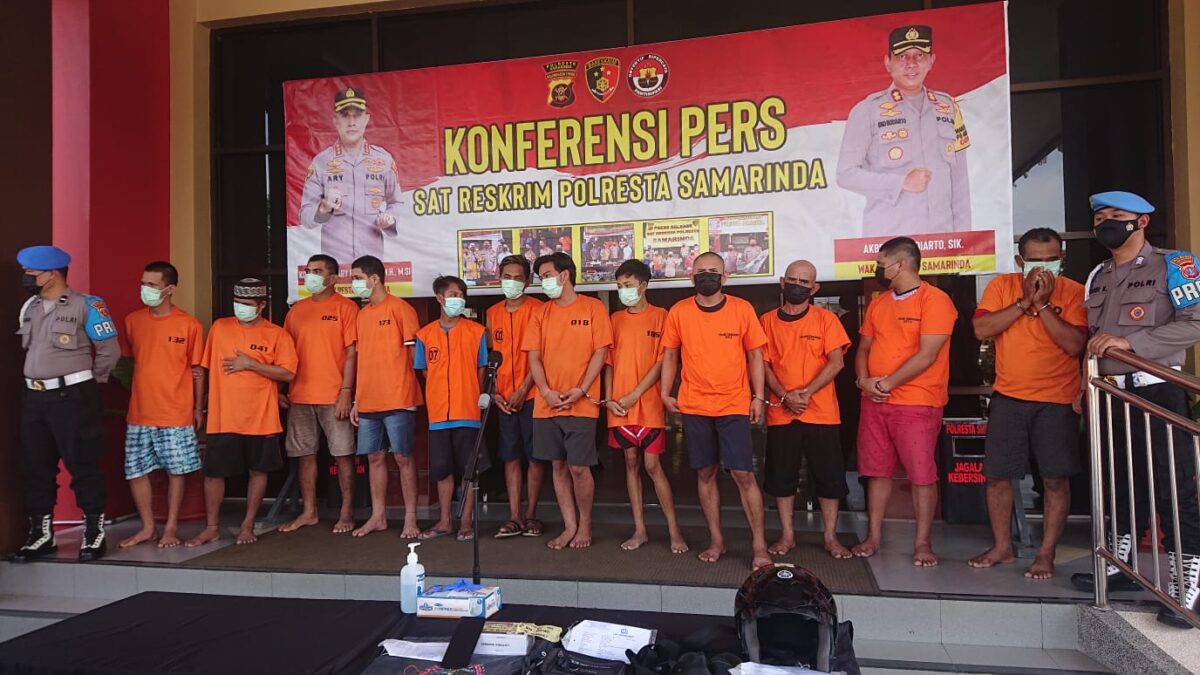 Para pelaku saat dihadirkan dalam pers rilis pengungkapan kasus Curanmor di Polresta Samarinda.