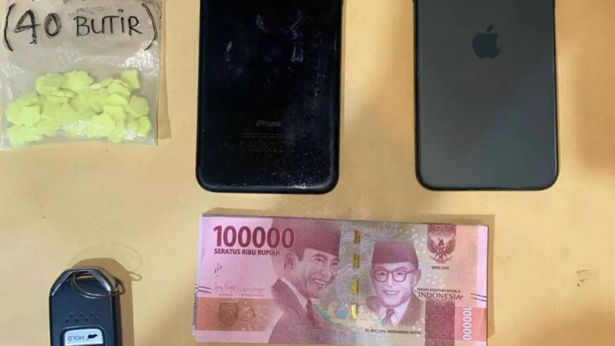 Barang bukti yang diamankan polisi dari tangan AS (57). (Istimewa)