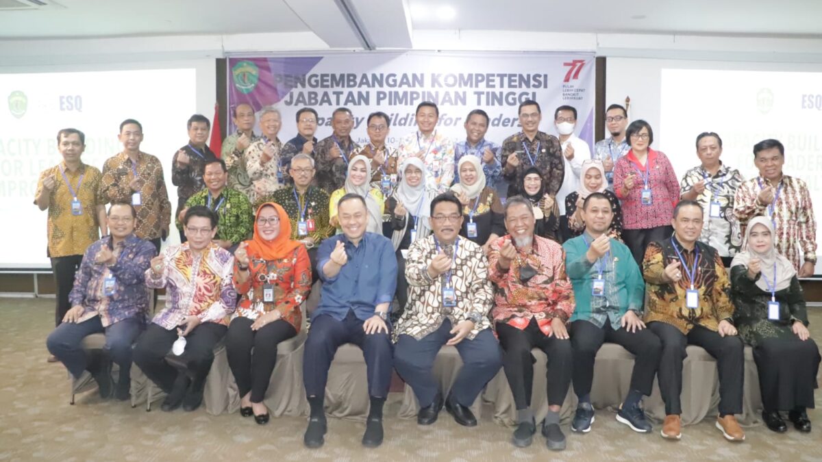 Foto bersama seluruh peserta Pejabat Pimpinan Tinggi Lingkungan Pemerintah Provinsi Kalimantan Timur yang mengikuti Capacity Building for Leaders di Hotel Gren Alia, Jakarta Pusat. (Ist)
