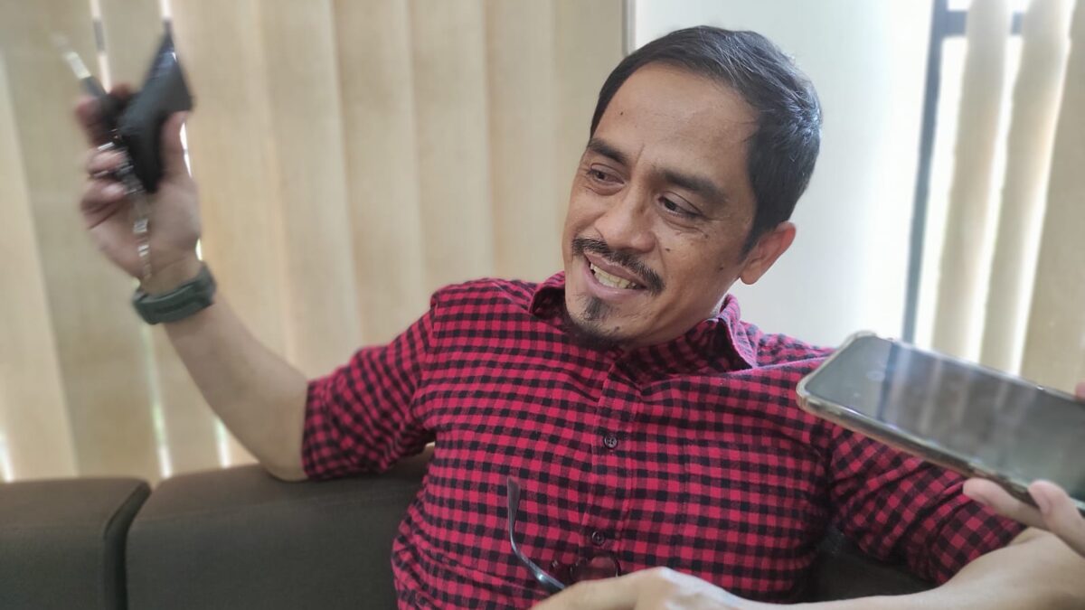 Anggota Pansus Kesenian Daerah Marthinus (Apr/Klausa.co)