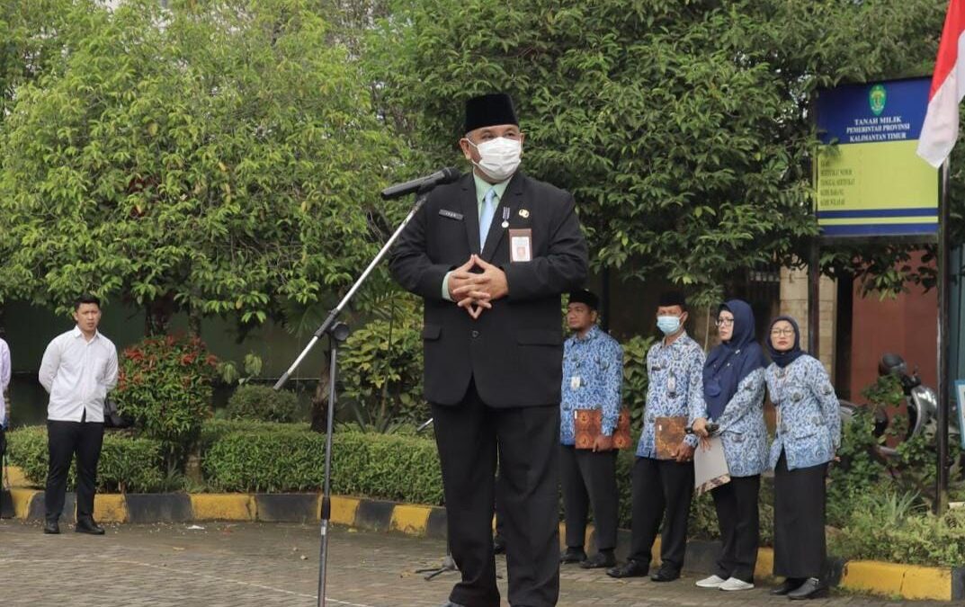 Kepala Dinas Perpustakaan dan Kerasipan (DPK) Provinsi Kalimantan Timur HM Syafranuddin saat menjadi inspektur upacara di Hari Ulang Tahun (HUT) Kemerdekaan RI ke-77, Rabu (17/8/2022). (Ist)