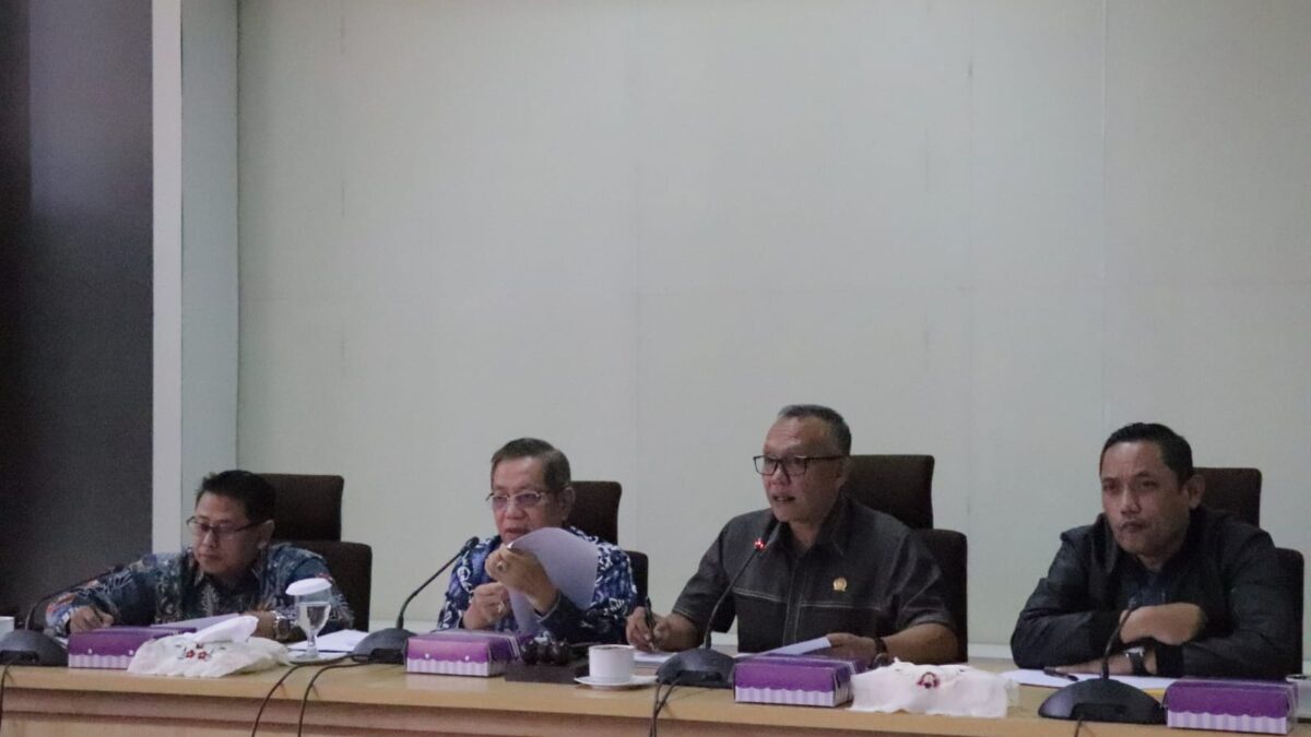 Pimpinan DPRD Kaltim saat mengikuti pembahasan APBD Perubahan 2022 dan APBD Murni 2023, Kamis (18/8/2022). (Ist)