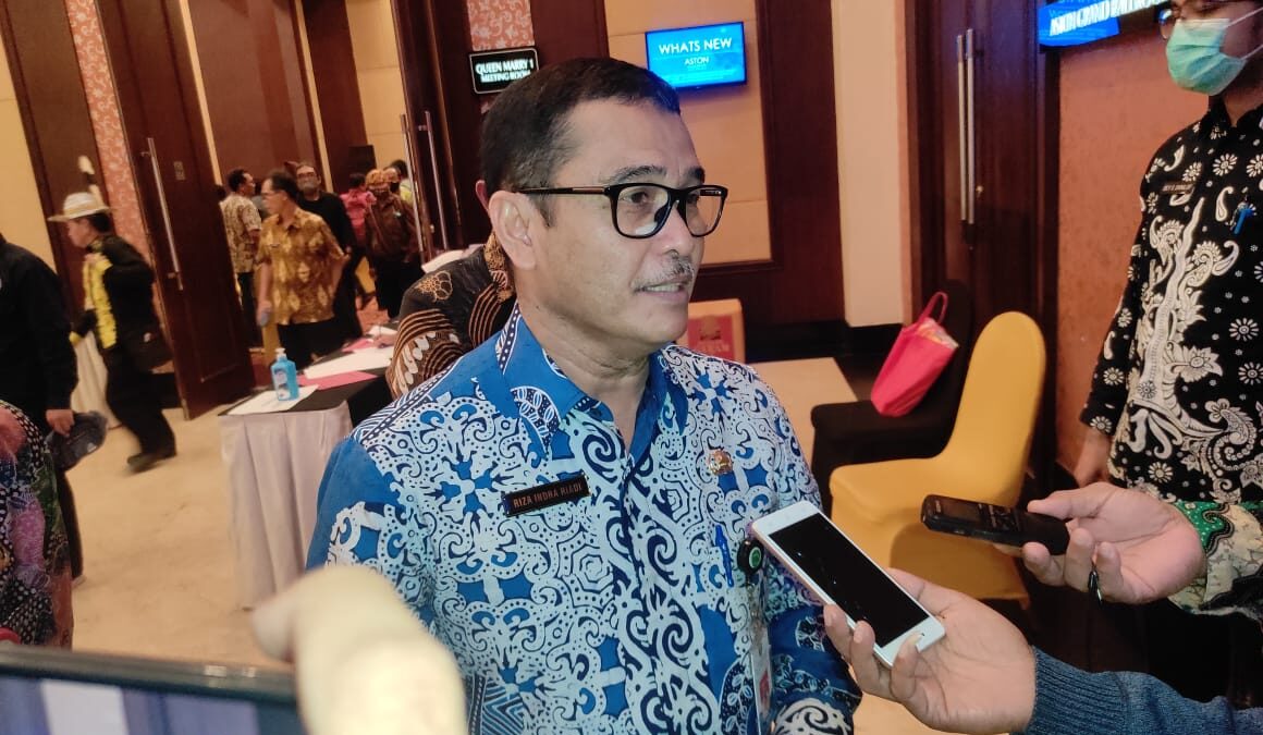 Penjabat Sekretaris Daerah Provinsi Kaltim Riza Indra Riadi usai membuka Rapat Kerja Teknis Pemberdayaan Masyarakat Hukum Adat di Hotel Ballroom Hotel Aston Samarinda, Kamis (21/7/2022).