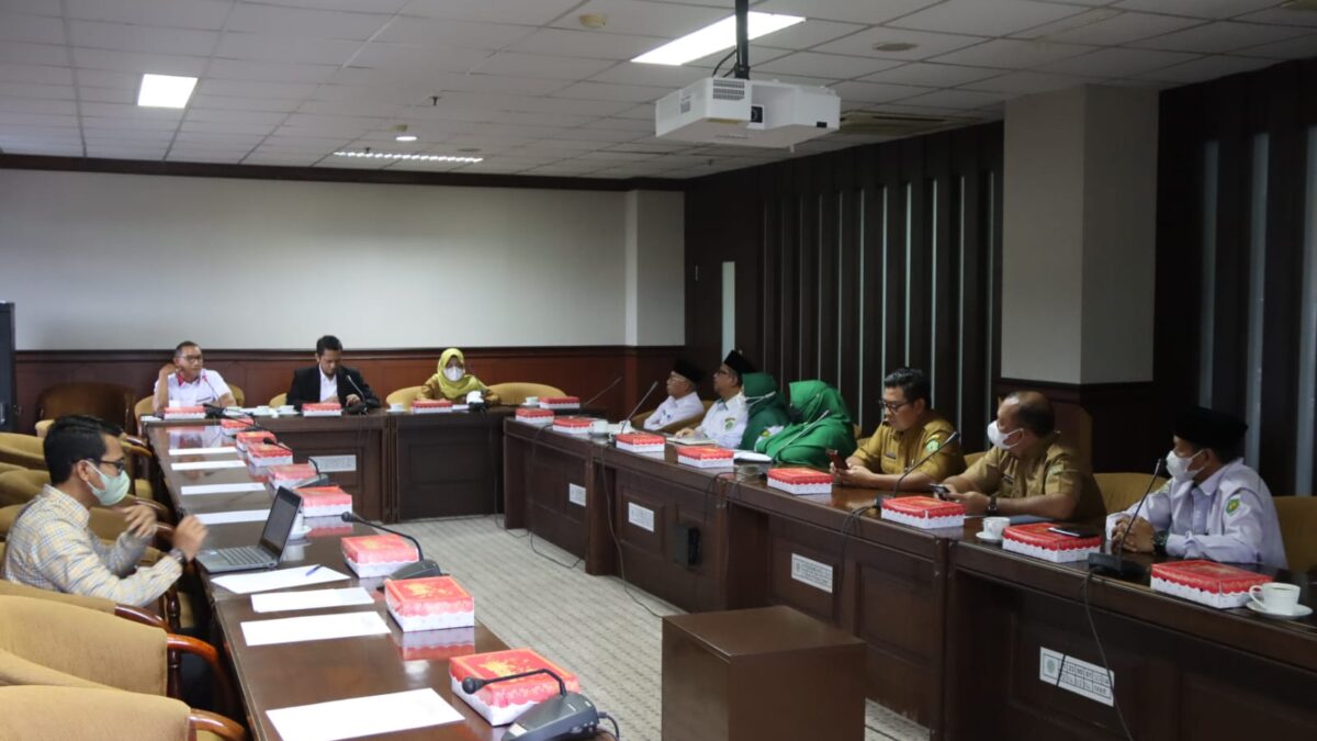 Suasana Rapat Dengar Pendapat antara Komisi II DPRD Kaltim, Biro Hukum Sekretariat Daerah Provinsi Kaltim dan Kanwil Kemenag Kota Samarinda, Senin (8/8/2022). (ist)