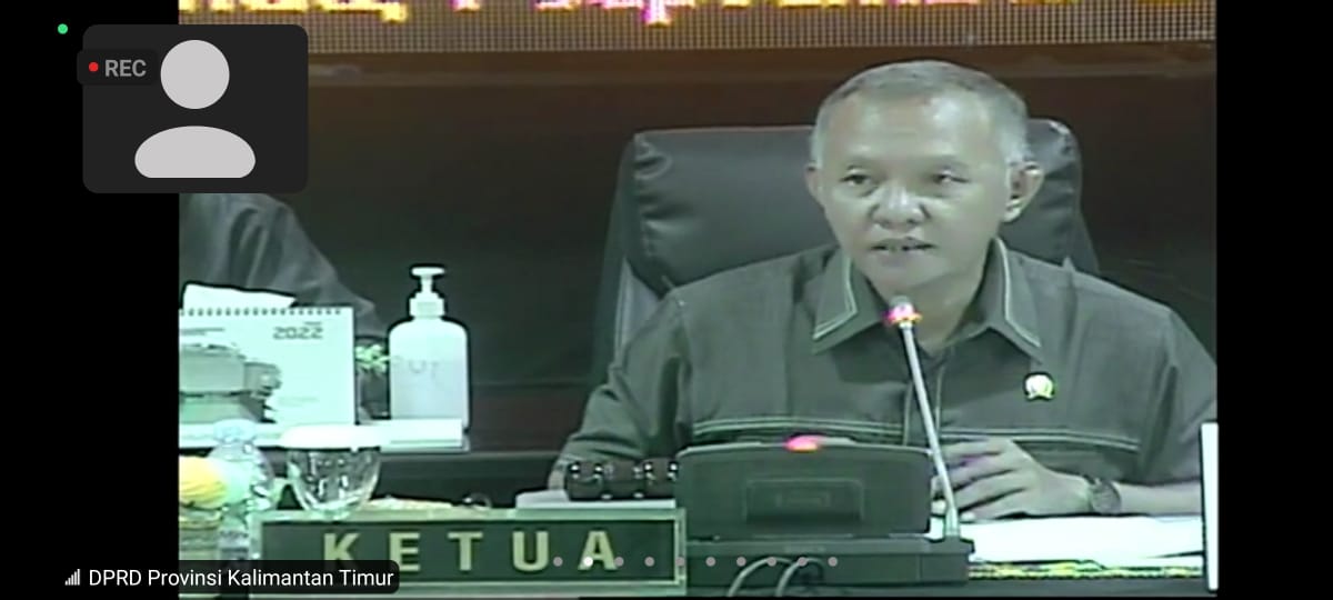 Wakil Ketua DPRD Kalimantan Timur Muhammad Samsun saat memimpin Rapat Paripurna ke-32, di Gedung D Kompleks DPRD Kaltim, jalan Teuku Umar, Kota Samarinda. (Apr/Klausa.co)