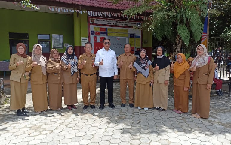 Wali Kota Samarinda Andi Harun (tengah) saat melakukan peninjauan