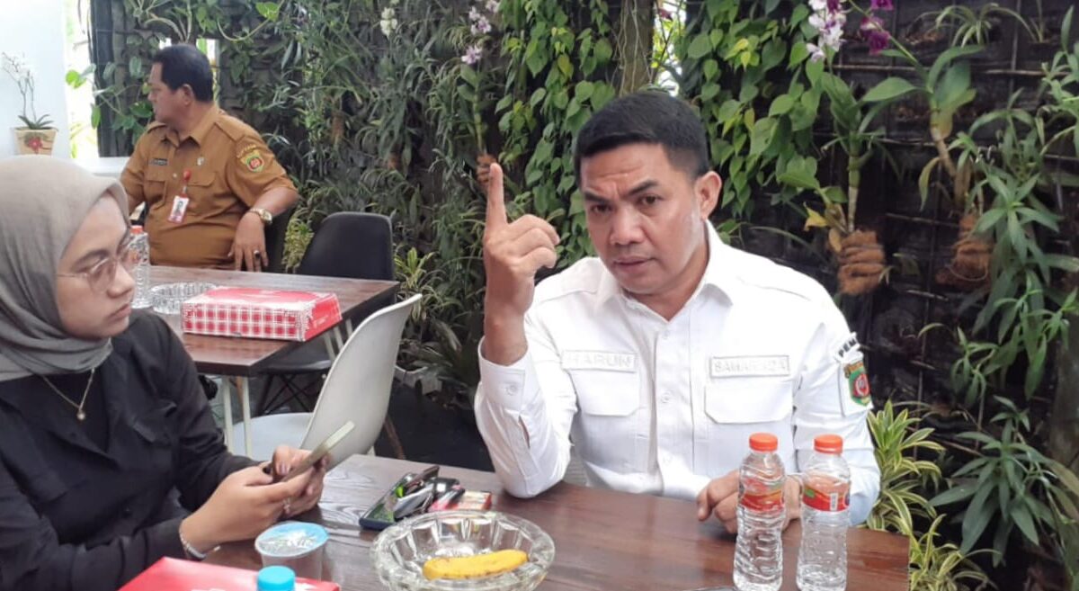 Walikota Samarinda, Andi Harun saat diwawancarai awak media (Sumber Foto: Klausa.co)