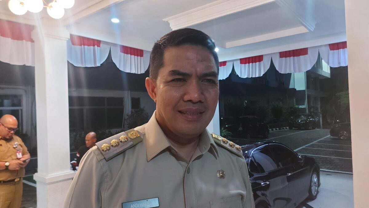 Walikota Samarinda, Andi Harun saat diwawancarai awak media (Sumber foto: Klausa.co)