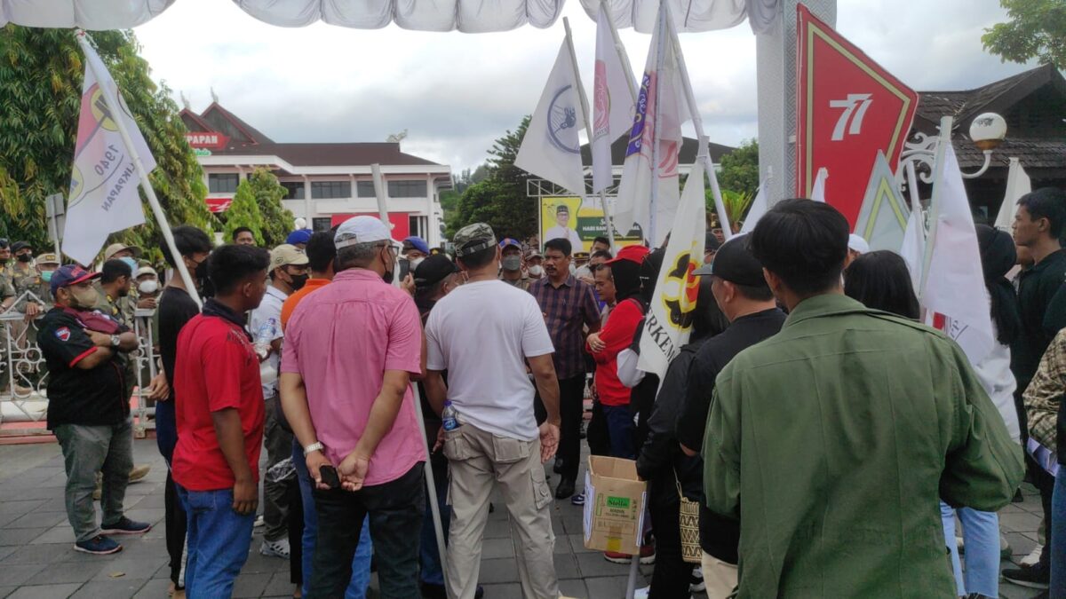 Sejumlah Atlet yang menyambangi kanto Wali Kota Balikpapan pada senin (24/10/2022)