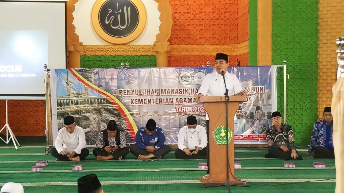 Wali Kota Samarinda, Andi Harun, saat memberi nasihat penyuluhan manasik haji ke calon jemaah.