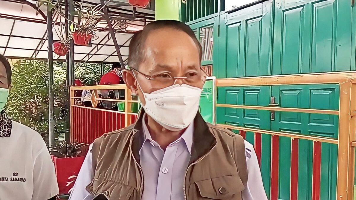 Wakil Wali Kota, Rusmadi Wongso saat diwawancarai awak media.