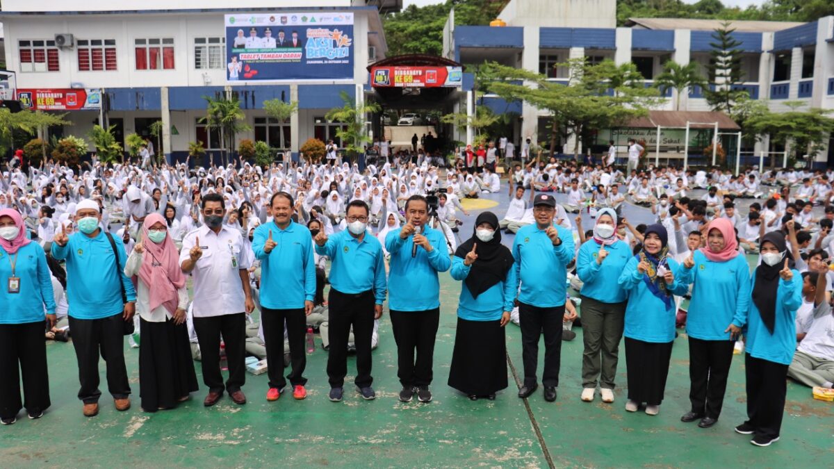 Foto bersama Gerakan Nasional Aksi Bergizi Pelajar Peduli Stunting di Provinsi Kalimantan Timur (Diskominfo Kaltim)