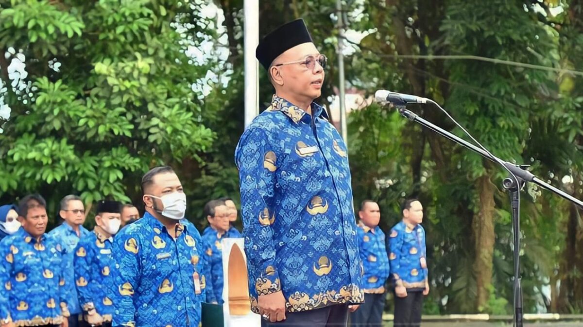 Sekretaris Daerah Kota Samarinda, Hero Mardanus Satyawan saat memimpin Upacara memperingati Hari Sumpah Pemuda
