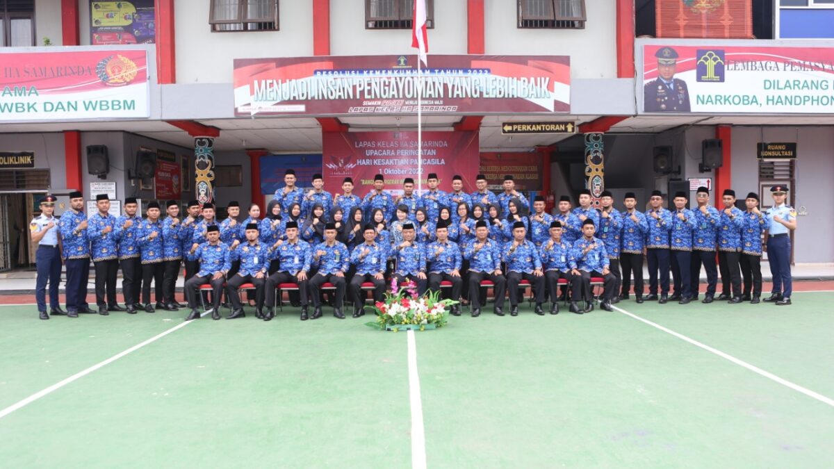 Mohammad Ilham Agung Setyawan foto bersama jajaran Lapas Klas IIA Samarinda