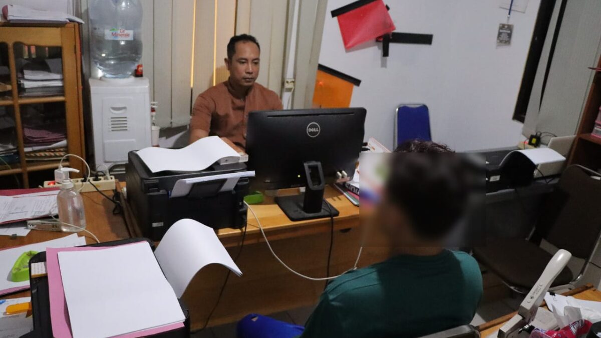 MD saat diamankan dipolsek kelay (Foto : Istimewa)