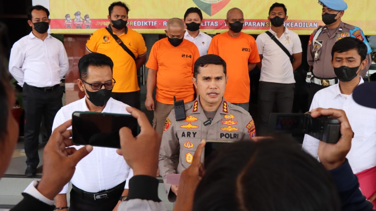 Polresta Samarinda membeberkan kasus tambang ilegal yang dilakukan oleh dua orang tersangka di kawasan Kelurahan Lempake, Kecamatan Samarinda Utara. (Foto : Istimewa)