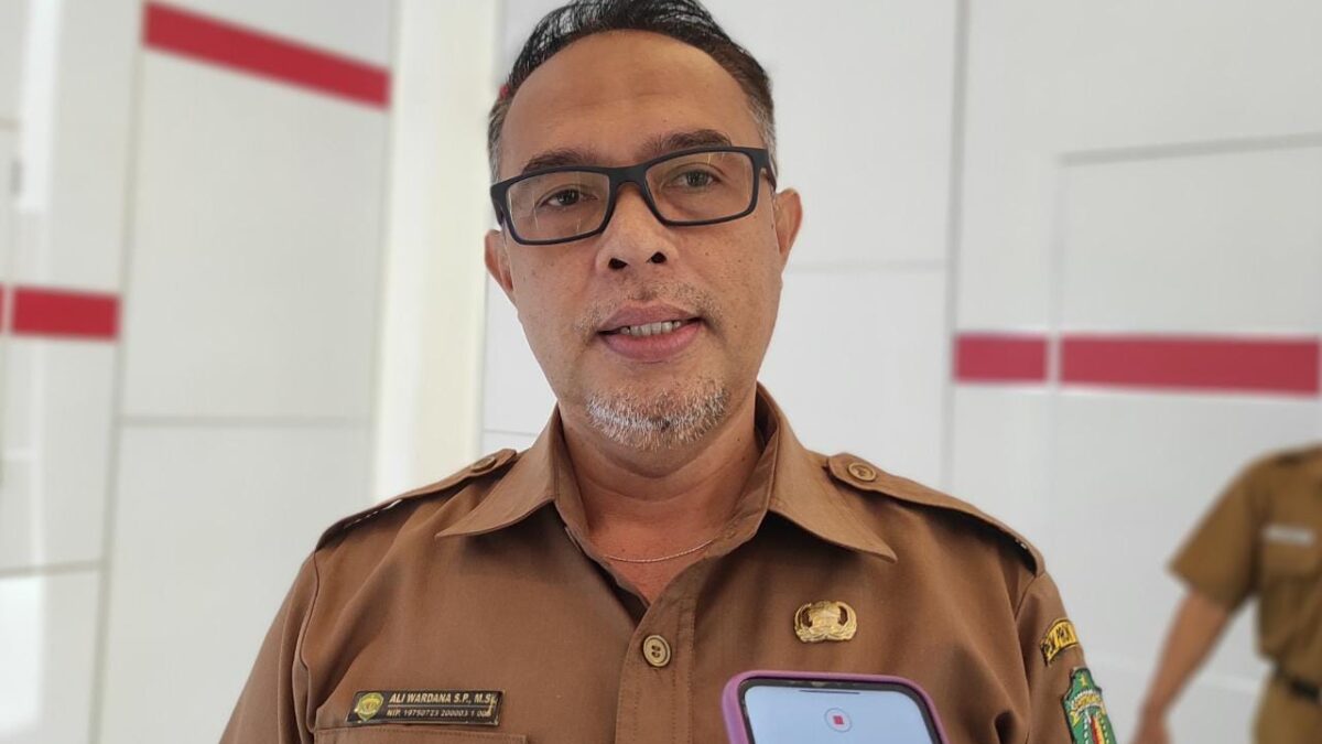 Kabid Perdagangan Disperindagkop-UKM Kaltim, Ali Wardana saat diwawancarai awak media