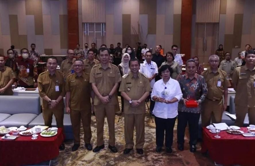 Foto bersama dalam kegiatan Sidang Dewan Sumber Daya Air, di Hotel Harris jalan Untung Suropati Kota Samarinda pada Selasa (8/11/2022). (Adpim Pemprov Kaltim)
